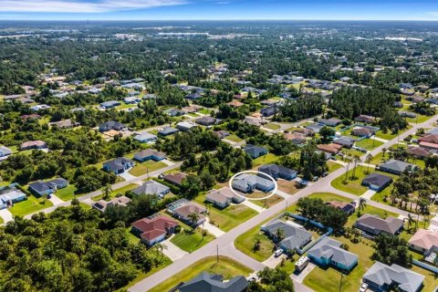 House in North Port, Florida 4 bedrooms, 200.02 sq.m. № 1192060 - photo 23