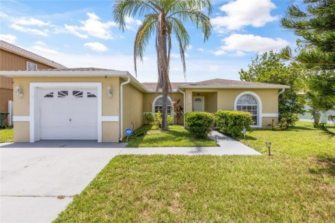 Villa ou maison à vendre à Kissimmee, Floride: 3 chambres, 100.33 m2 № 1318707 - photo 1