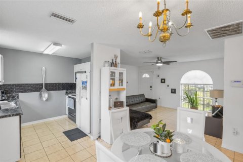 Villa ou maison à vendre à Kissimmee, Floride: 3 chambres, 100.33 m2 № 1318707 - photo 6