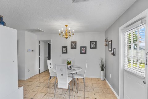 Casa en venta en Kissimmee, Florida, 3 dormitorios, 100.33 m2 № 1318707 - foto 13