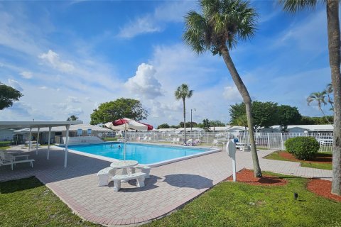Villa ou maison à vendre à Pompano Beach, Floride: 2 chambres, 123.65 m2 № 1014040 - photo 19