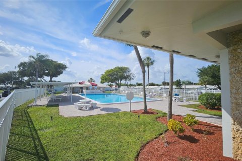Villa ou maison à vendre à Pompano Beach, Floride: 2 chambres, 123.65 m2 № 1014040 - photo 20