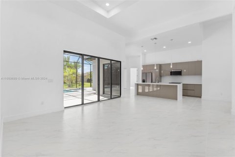 Villa ou maison à vendre à Cape Coral, Floride: 4 chambres, 215.25 m2 № 1332915 - photo 10