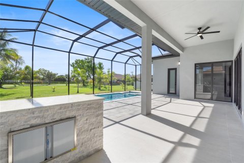 Villa ou maison à vendre à Cape Coral, Floride: 4 chambres, 215.25 m2 № 1332915 - photo 13