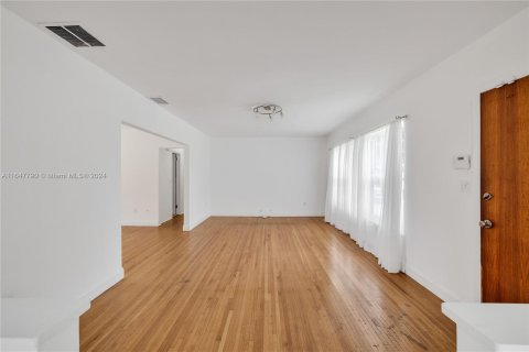 Casa en venta en Miami Shores, Florida, 4 dormitorios, 173.63 m2 № 1332872 - foto 3