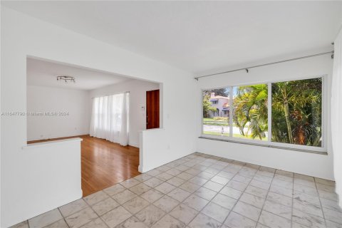 Casa en venta en Miami Shores, Florida, 4 dormitorios, 173.63 m2 № 1332872 - foto 5