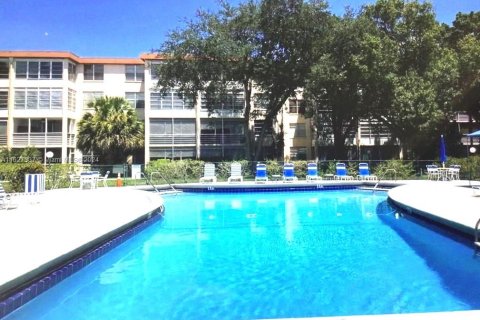 Condo in Lauderdale Lakes, Florida, 2 bedrooms  № 1281706 - photo 18