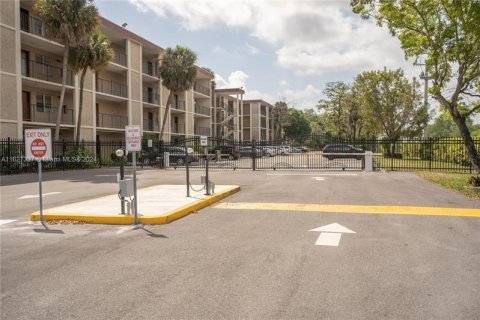 Condo in Lauderdale Lakes, Florida, 2 bedrooms  № 1281706 - photo 25