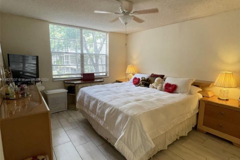 Condo in Lauderdale Lakes, Florida, 2 bedrooms  № 1281706 - photo 11