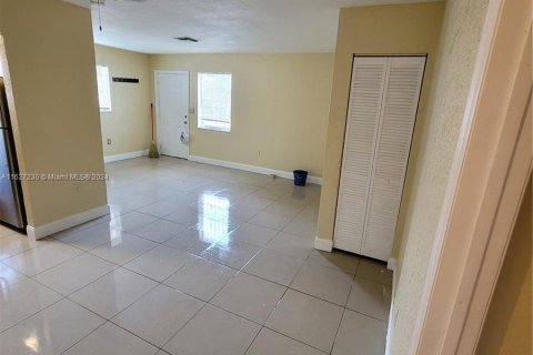 Immobilier commercial à vendre à Miami, Floride: 158.86 m2 № 1281703 - photo 2