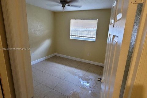 Immobilier commercial à vendre à Miami, Floride: 158.86 m2 № 1281703 - photo 4