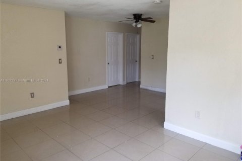 Immobilier commercial à vendre à Miami, Floride: 158.86 m2 № 1281703 - photo 1