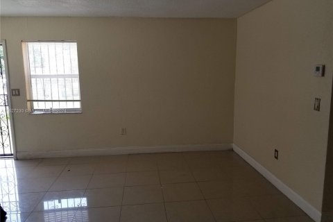 Commercial property in Miami, Florida 158.86 sq.m. № 1281703 - photo 3