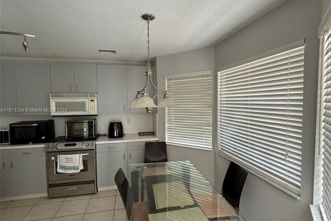 Casa en venta en Miami, Florida, 4 dormitorios, 241.64 m2 № 1391838 - foto 12