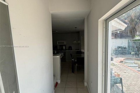 Casa en venta en Miami, Florida, 4 dormitorios, 241.64 m2 № 1391838 - foto 6