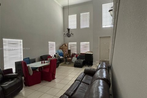 Casa en venta en Miami, Florida, 4 dormitorios, 241.64 m2 № 1391838 - foto 4