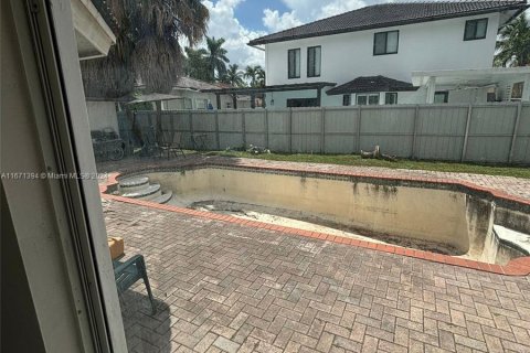 Casa en venta en Miami, Florida, 4 dormitorios, 241.64 m2 № 1391838 - foto 20