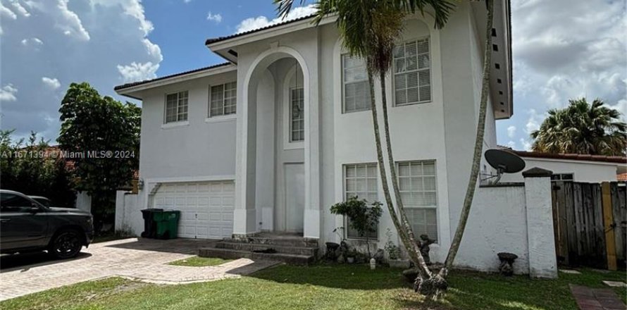 Villa ou maison à Miami, Floride 4 chambres, 241.64 m2 № 1391838