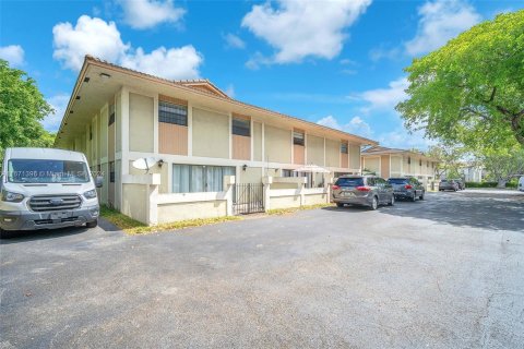 Condo in Coral Springs, Florida, 2 bedrooms  № 1391839 - photo 25