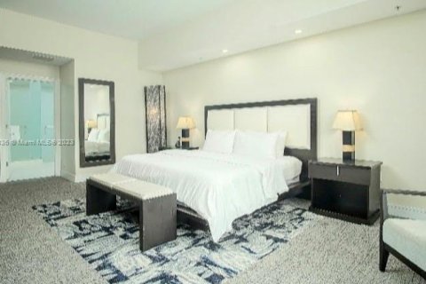Condominio en venta en Doral, Florida, 3 dormitorios, 192.31 m2 № 658681 - foto 5