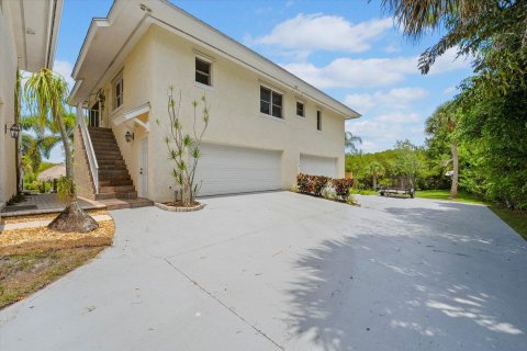 House in Palm City, Florida 7 bedrooms, 508.73 sq.m. № 1224840 - photo 27