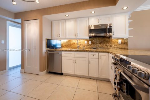 Condo in Fort Lauderdale, Florida, 1 bedroom  № 1177603 - photo 10