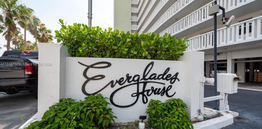 Condo in Fort Lauderdale, Florida, 1 bedroom  № 1177603