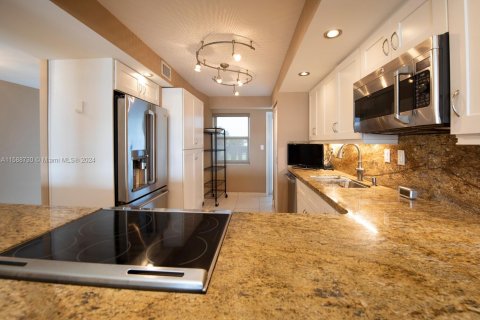 Condo in Fort Lauderdale, Florida, 1 bedroom  № 1177603 - photo 13