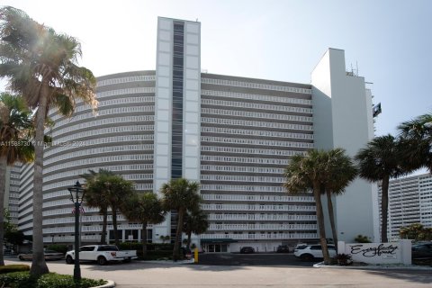 Condo in Fort Lauderdale, Florida, 1 bedroom  № 1177603 - photo 2