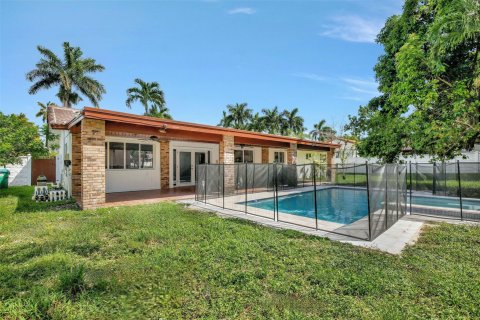 House in Miami, Florida 4 bedrooms, 223.8 sq.m. № 970250 - photo 10