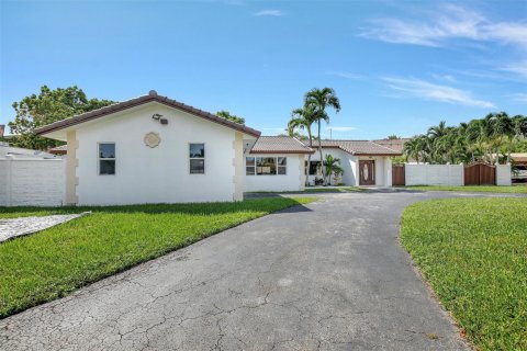 House in Miami, Florida 4 bedrooms, 223.8 sq.m. № 970250 - photo 7