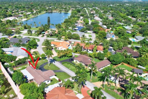 House in Miami, Florida 4 bedrooms, 223.8 sq.m. № 970250 - photo 6