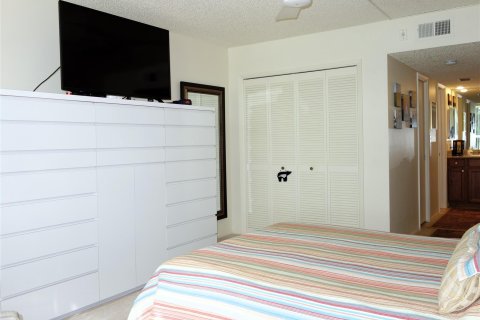 Condo in Pompano Beach, Florida, 3 bedrooms  № 970249 - photo 19