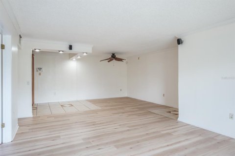 Condo in Tarpon Springs, Florida, 3 bedrooms  № 1342558 - photo 10