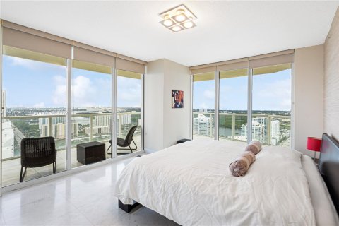 Copropriété à louer à Sunny Isles Beach, Floride: 2 chambres, 132.2 m2 № 120272 - photo 10