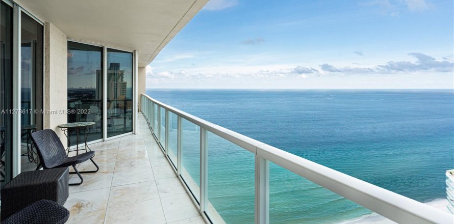 Condominio en Sunny Isles Beach, Florida, 2 dormitorios  № 120272