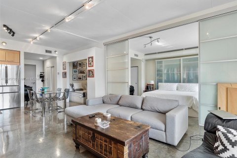 Condo in Miami Beach, Florida, 1 bedroom  № 1328571 - photo 1