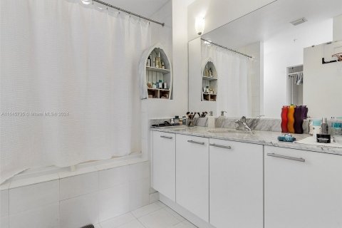 Copropriété à vendre à Miami Beach, Floride: 1 chambre, 89.74 m2 № 1328571 - photo 12