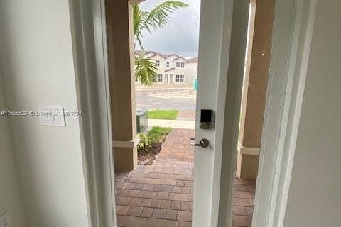 Townhouse in Homestead, Florida 3 bedrooms, 153.1 sq.m. № 1424060 - photo 6