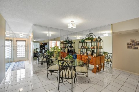 Condominio en venta en Coconut Creek, Florida, 2 dormitorios, 107.4 m2 № 1378819 - foto 16