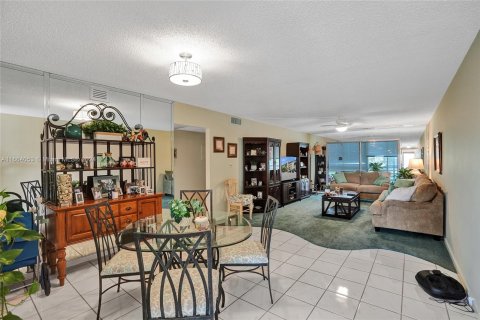 Copropriété à vendre à Coconut Creek, Floride: 2 chambres, 107.4 m2 № 1378819 - photo 11