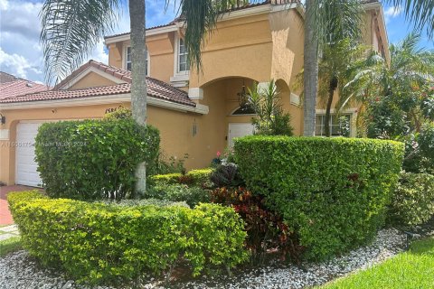 House in Pembroke Pines, Florida 4 bedrooms, 231.14 sq.m. № 1360482 - photo 5