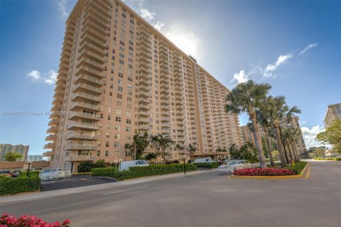 Copropriété à vendre à Sunny Isles Beach, Floride: 2 chambres, 118.45 m2 № 1360450 - photo 21