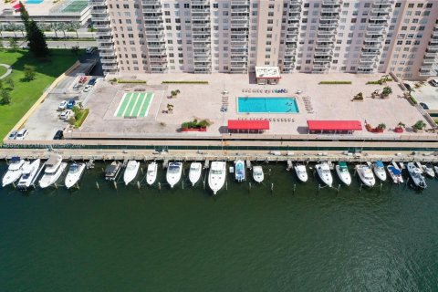 Condominio en venta en Sunny Isles Beach, Florida, 2 dormitorios, 118.45 m2 № 1360450 - foto 22