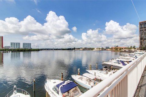 Copropriété à vendre à Sunny Isles Beach, Floride: 2 chambres, 118.45 m2 № 1360450 - photo 27