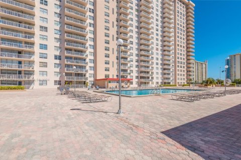 Copropriété à vendre à Sunny Isles Beach, Floride: 2 chambres, 118.45 m2 № 1360450 - photo 19