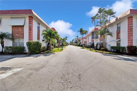 Copropriété à vendre à Pompano Beach, Floride: 2 chambres, 76.74 m2 № 1154092 - photo 1