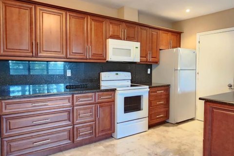 Condo in Pompano Beach, Florida, 2 bedrooms  № 1154092 - photo 22