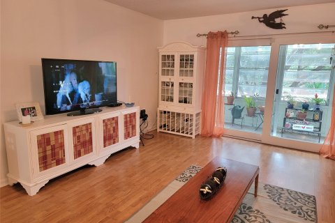 Condo in North Lauderdale, Florida, 2 bedrooms  № 1179777 - photo 22