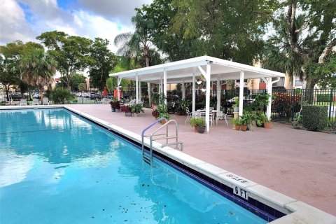 Copropriété à vendre à North Lauderdale, Floride: 2 chambres, 107.77 m2 № 1179777 - photo 4